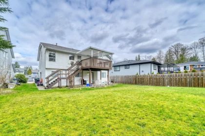 Mudroom Photo of 11866 98 Avenue, Surrey, BC