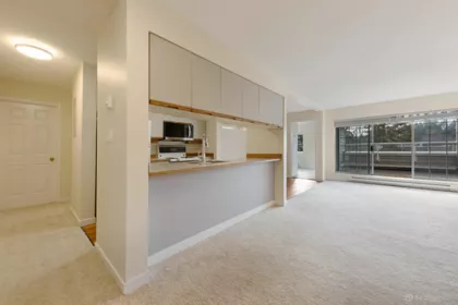 301 3421 Curle Avenue, Burnaby, BC, Burnaby — Apartment/Condo for sale