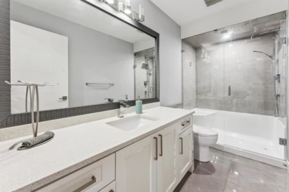 Powder Room Photo of 6710 137a Street, Surrey, BC