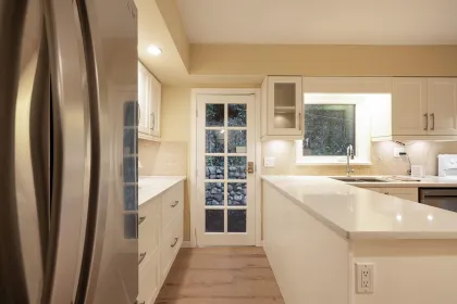 Kitchen Island Photo of 111 Bonnymuir Drive, West Vancouver, BC