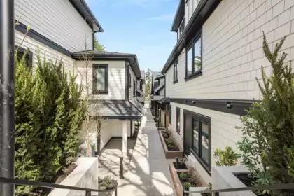 Garden / Landscaping Photo of 1 375 E 33rd Avenue, Vancouver, BC