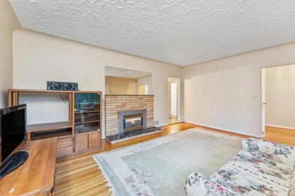 419 E 17th Street, North Vancouver, BC, North Vancouver — Single Family Residence for sale