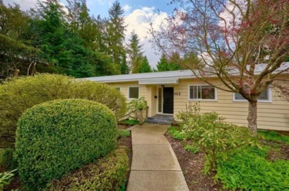 Family Room Photo of 963 Belmont Avenue, North Vancouver, BC