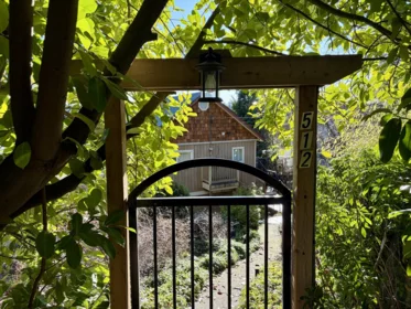 512 S Fletcher Road, Gibsons, BC, Gibsons & Area — 2 bed single family residence for sale