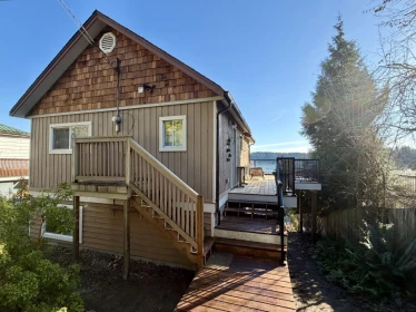 512 S Fletcher Road, Gibsons, BC, Gibsons — Single Family Residence for sale