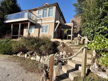 Staircase Photo of 512 S Fletcher Road, Gibsons, BC