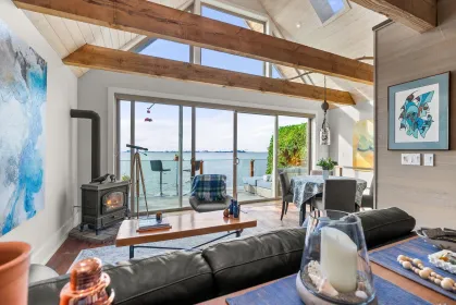 Entry Foyer Photo of 188 Tsawwassen Beach Road, Delta, BC