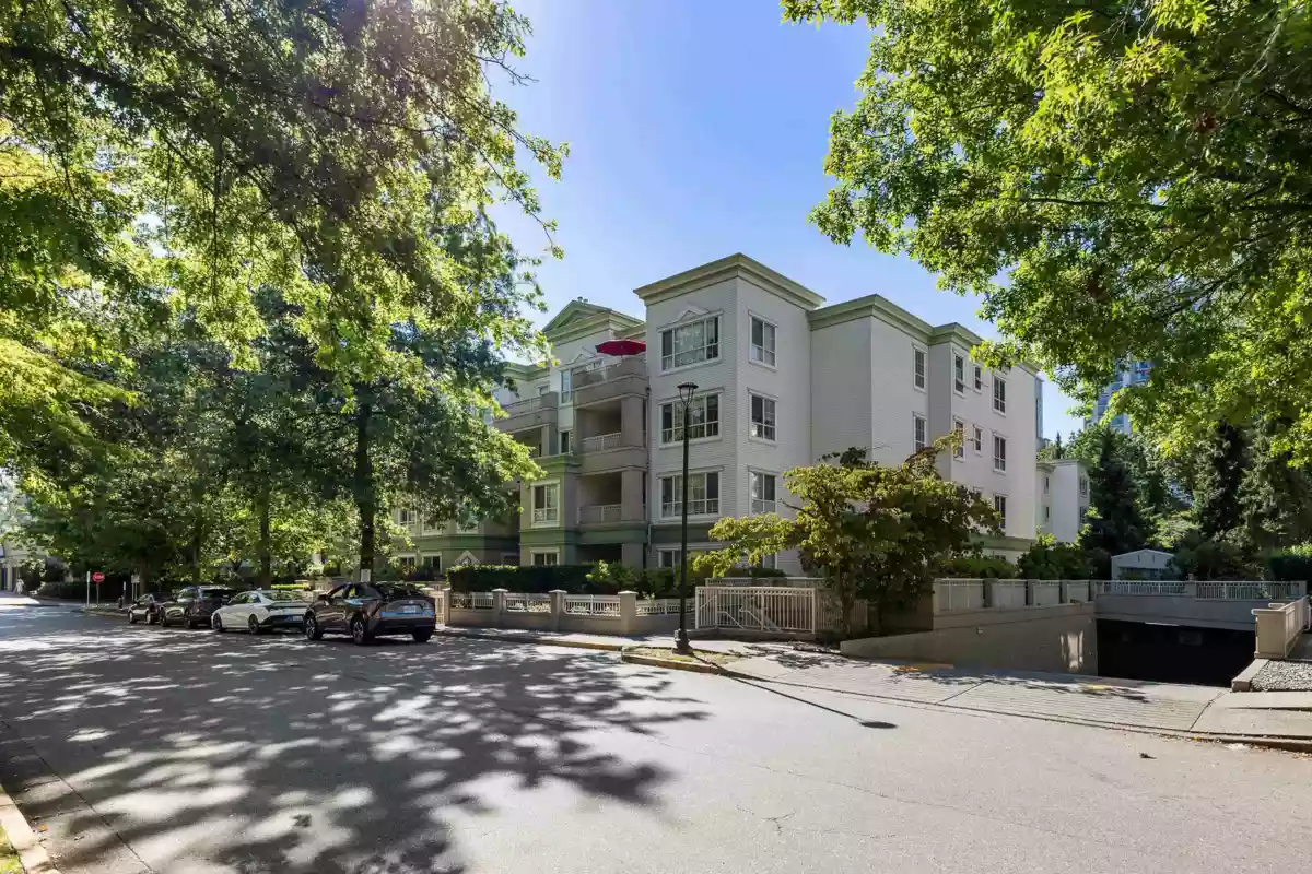 Family Room Photo of 206 2990 Princess Crescent, Coquitlam, BC