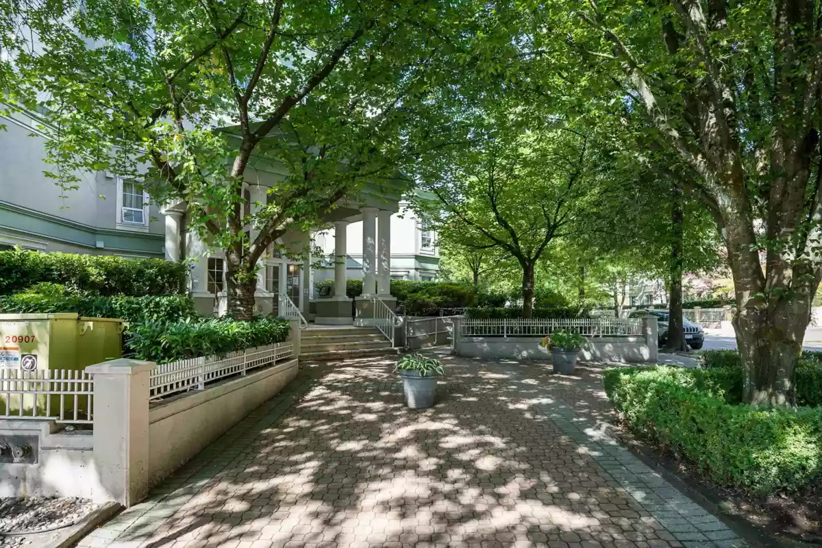 Living Room Photo of 206 2990 Princess Crescent, Coquitlam, BC