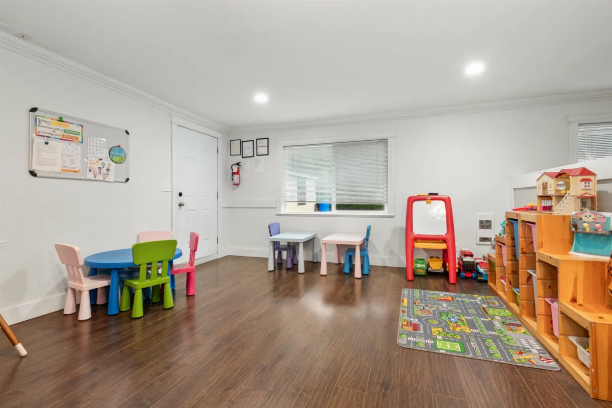 Entry Foyer Photo of 10148 Beaver Crescent, Chilliwack, BC