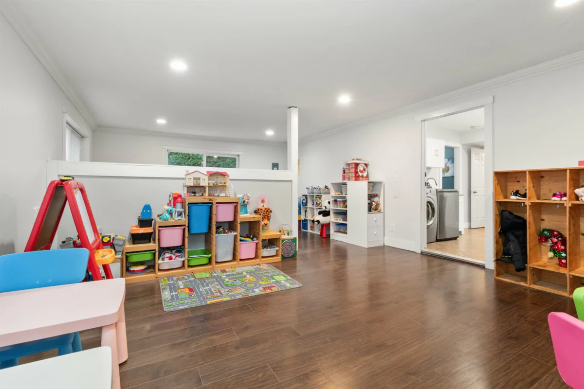 Hallway Photo of 10148 Beaver Crescent, Chilliwack, BC