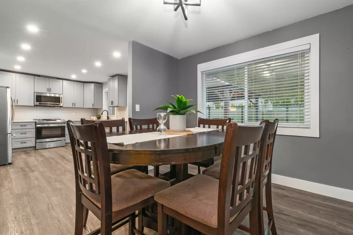 Kitchen Island Photo of 10148 Beaver Crescent, Chilliwack, BC