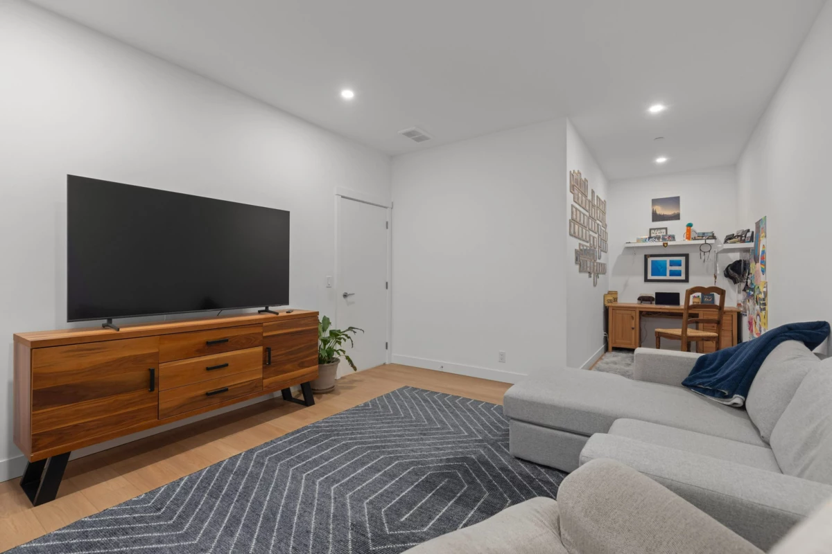 Guest Bathroom Photo of 44 4000 Sunstone Way, Pemberton, BC