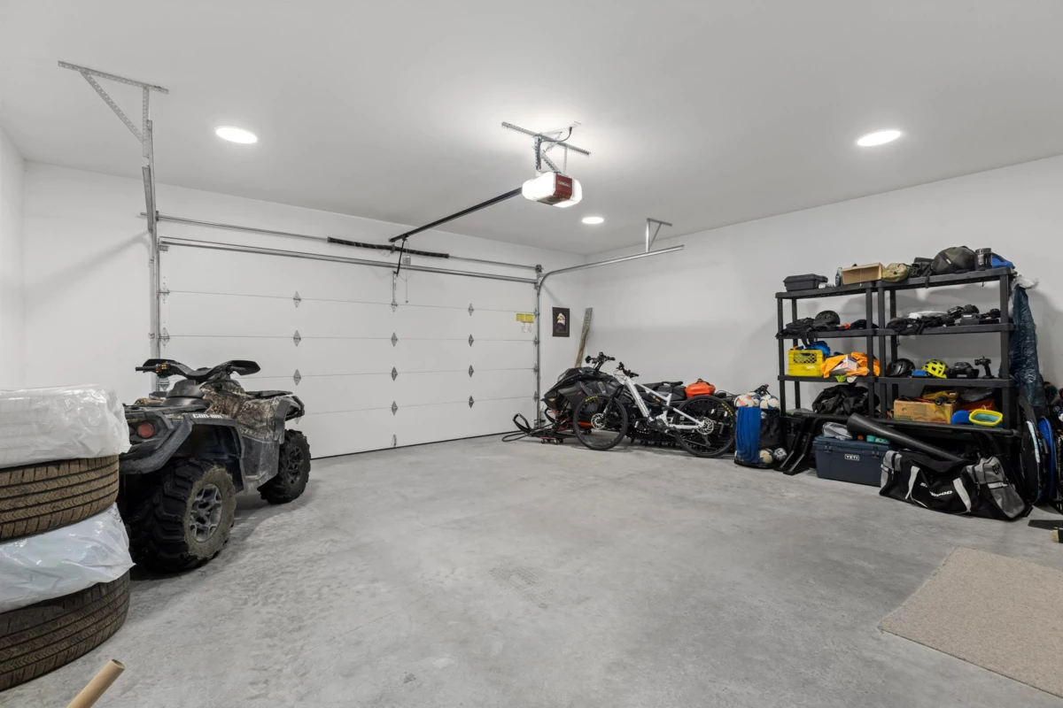 Hallway Photo of 44 4000 Sunstone Way, Pemberton, BC