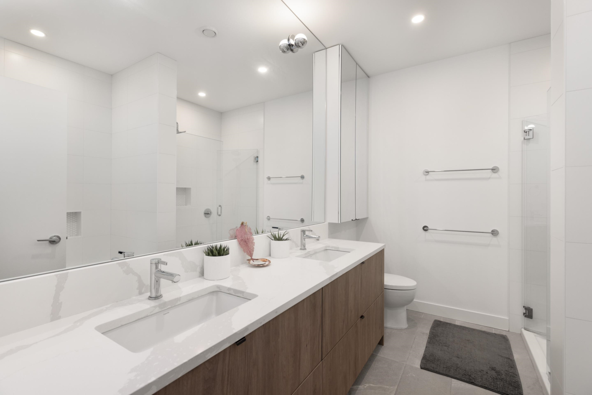 Primary Bathroom Photo of 44 4000 Sunstone Way, Pemberton, BC