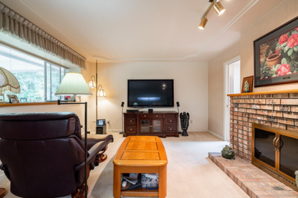 Basement Recreation Room Photo of 11293 153a Street, Surrey, BC