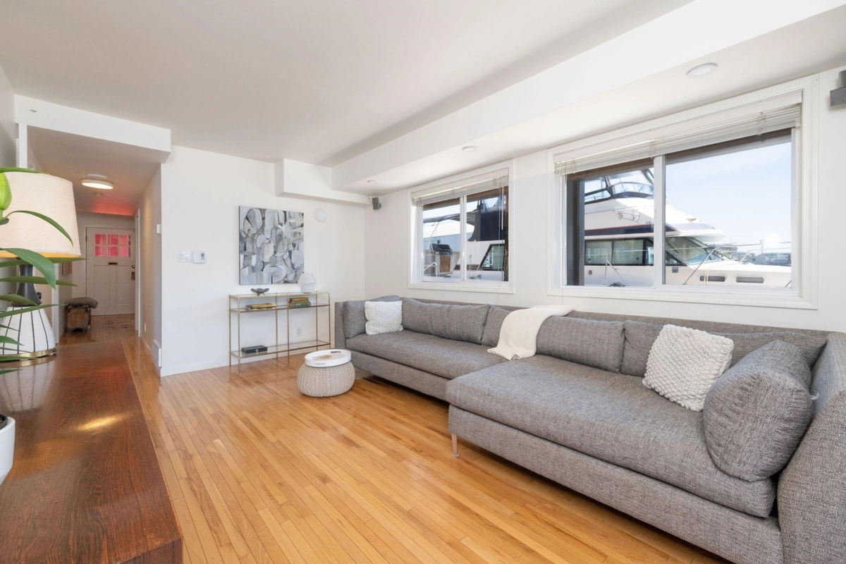 Bedroom 2 Photo of A27 415 W Esplanade Avenue, North Vancouver, BC