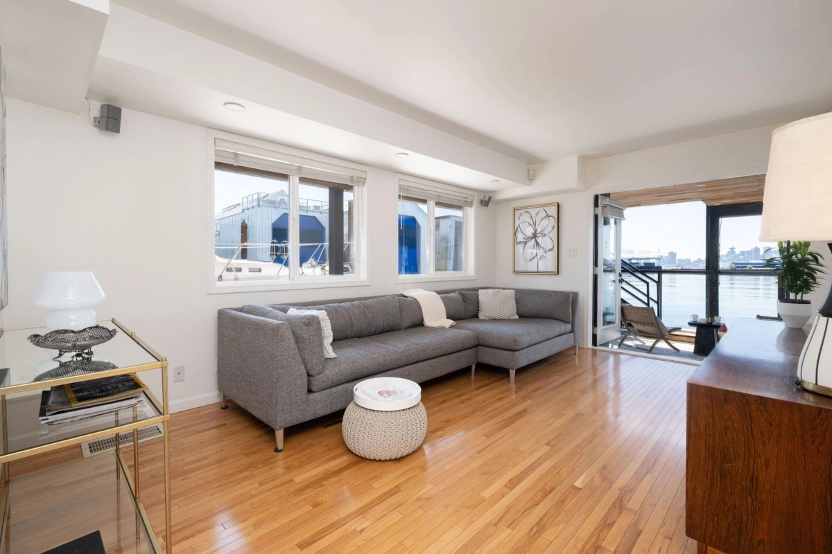 Bedroom 3 Photo of A27 415 W Esplanade Avenue, North Vancouver, BC