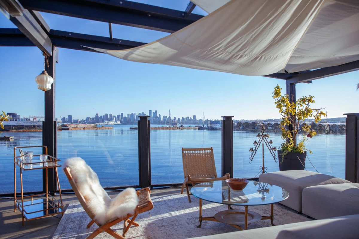 Entry Foyer Photo of A27 415 W Esplanade Avenue, North Vancouver, BC