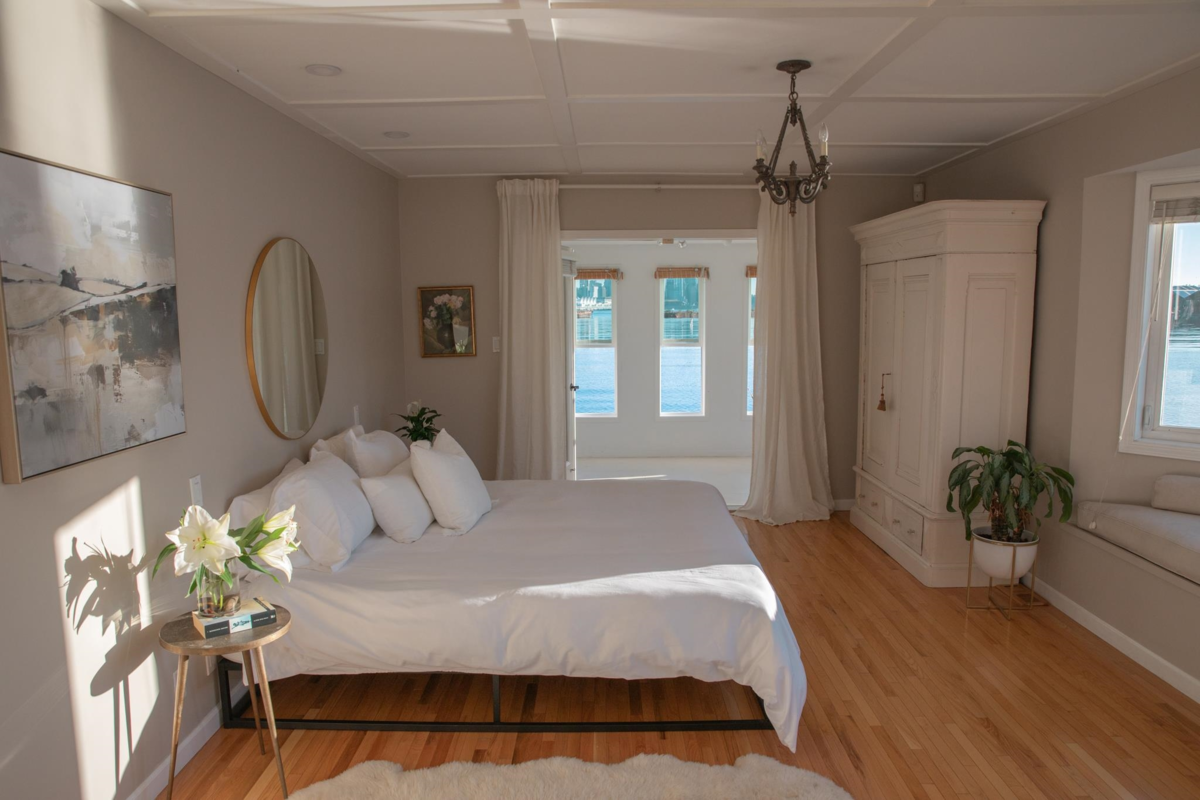 Family Room Photo of A27 415 W Esplanade Avenue, North Vancouver, BC