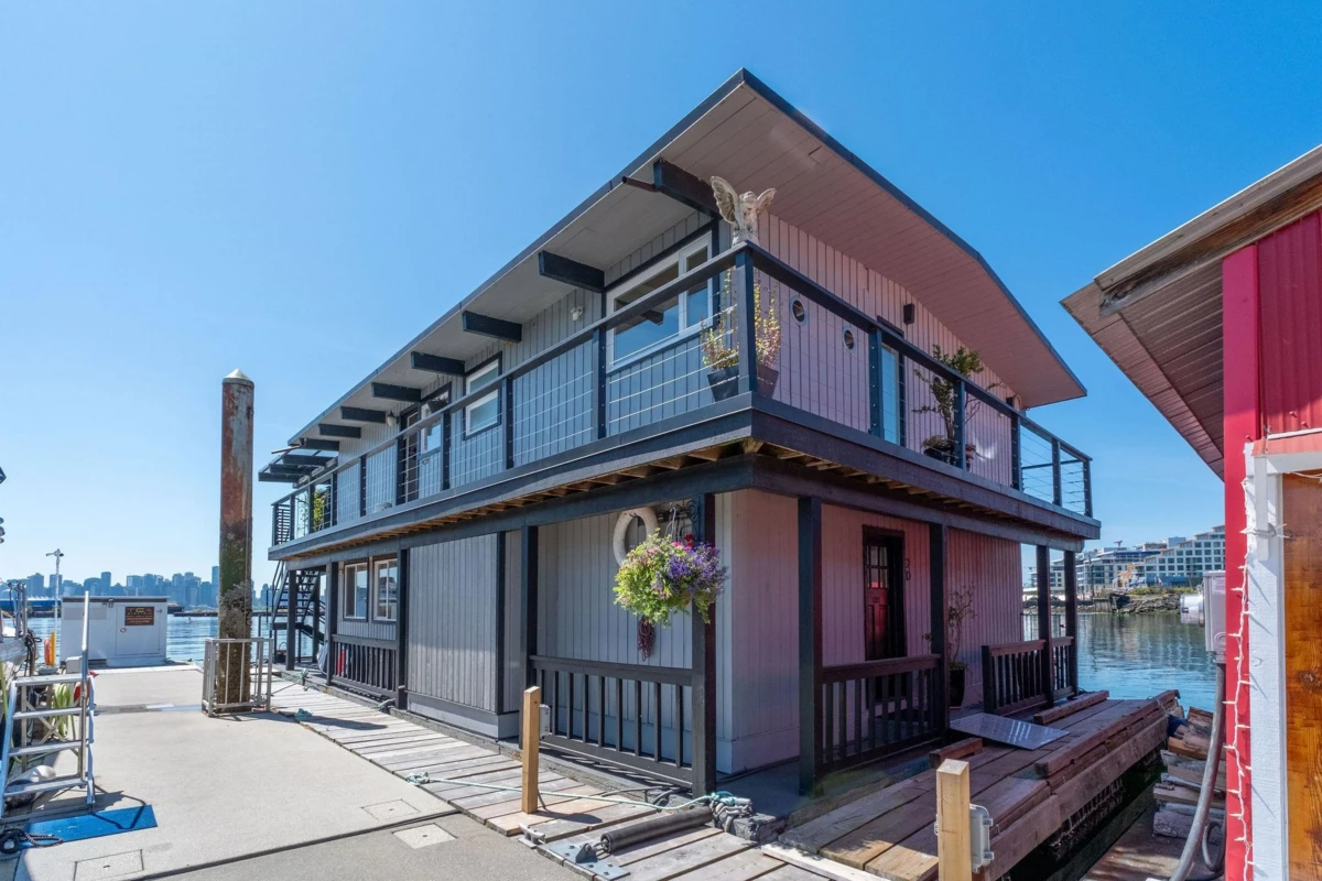 Garden / Landscaping Photo of A27 415 W Esplanade Avenue, North Vancouver, BC
