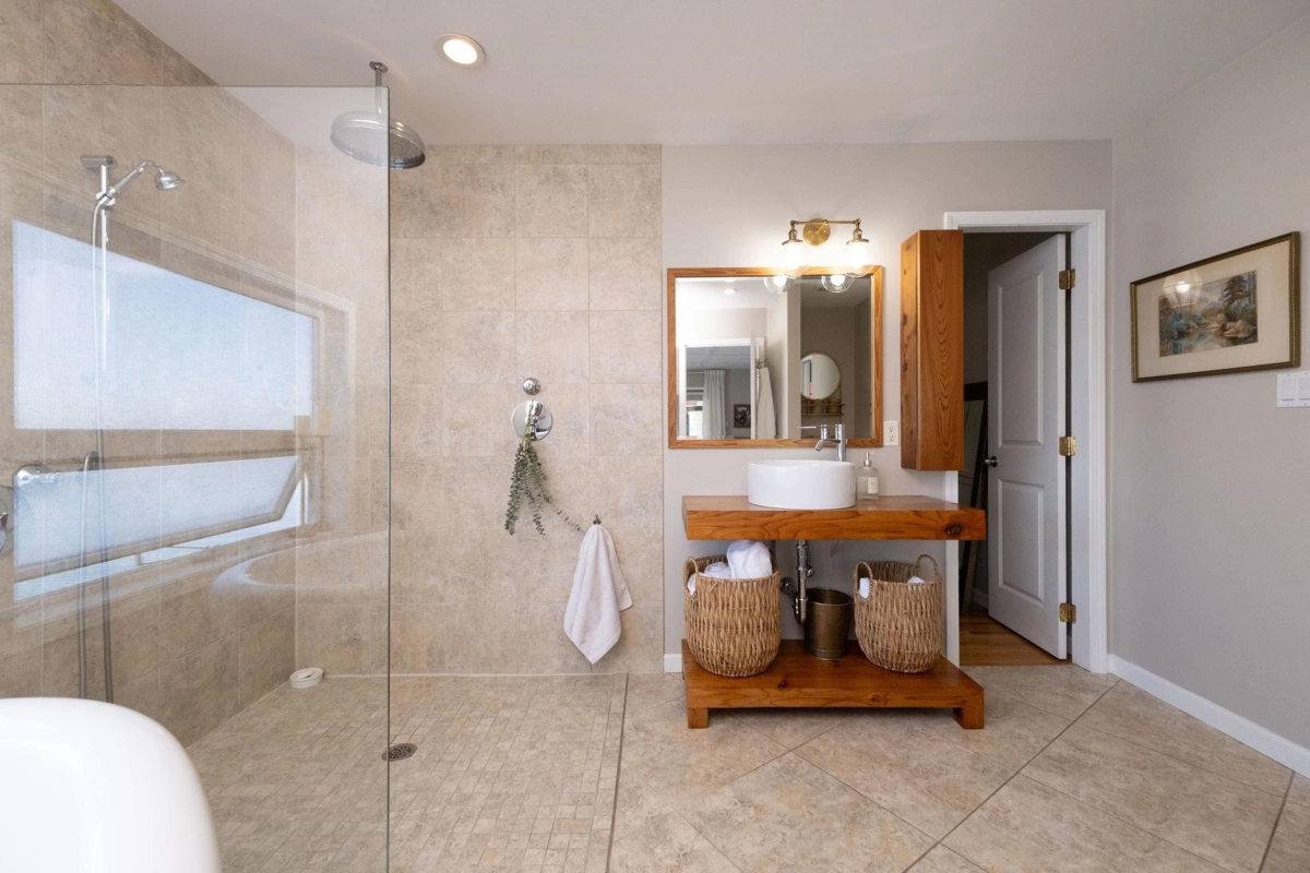 Kitchen Island Photo of A27 415 W Esplanade Avenue, North Vancouver, BC