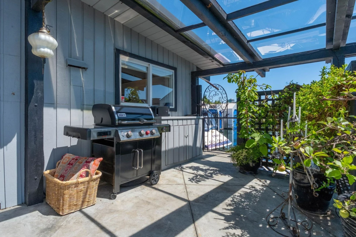 Outdoor Kitchen Photo of A27 415 W Esplanade Avenue, North Vancouver, BC