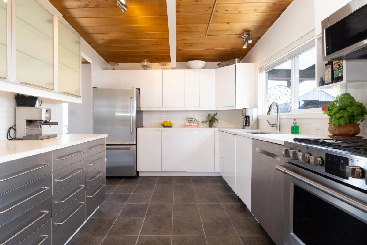 Powder Room Photo of A27 415 W Esplanade Avenue, North Vancouver, BC