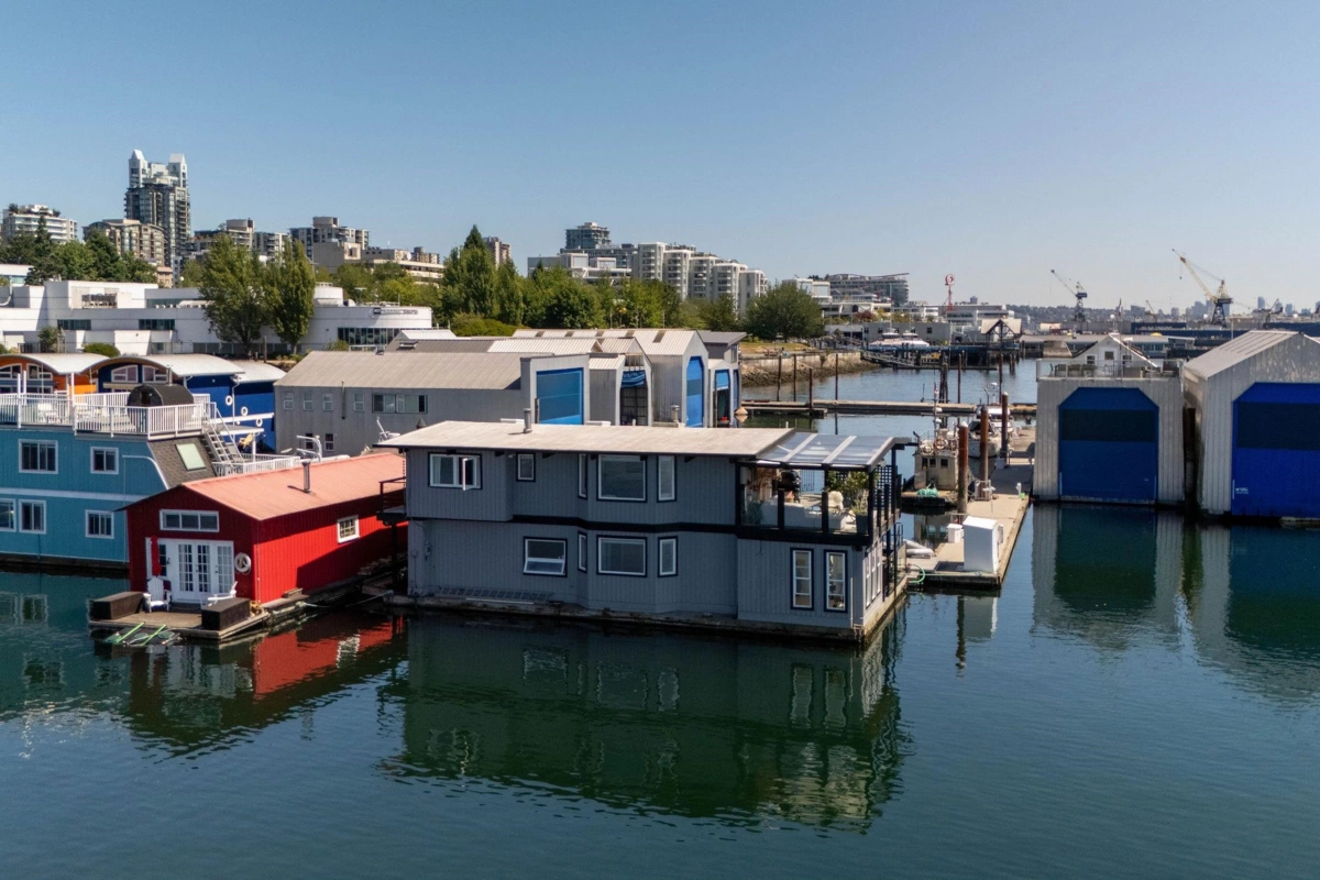 Swimming Pool Photo of A27 415 W Esplanade Avenue, North Vancouver, BC
