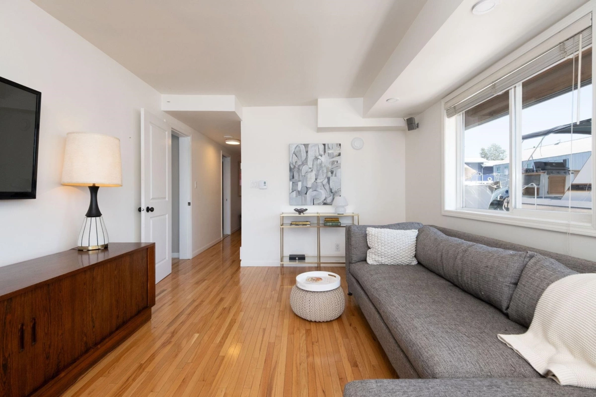 Walk-In Closet Photo of A27 415 W Esplanade Avenue, North Vancouver, BC