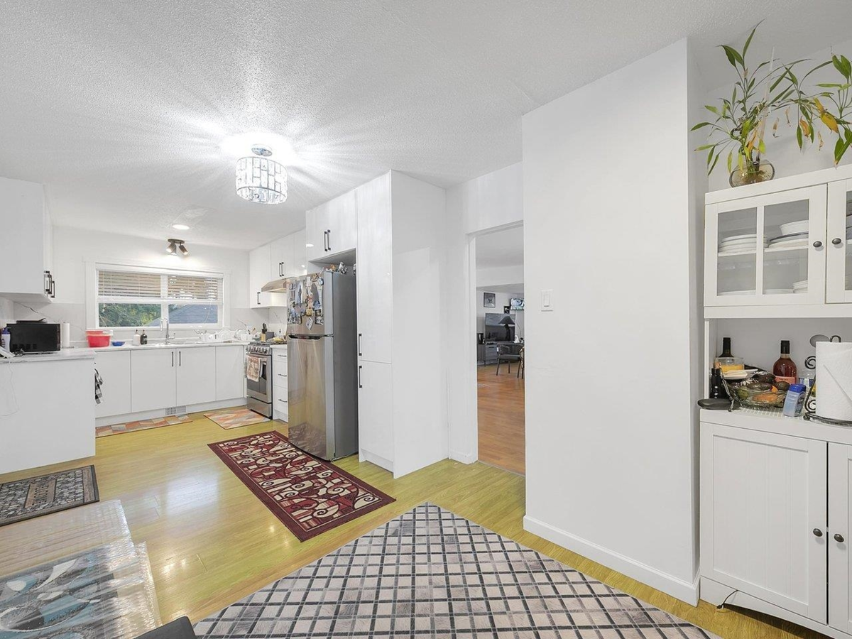 Kitchen Photo of 13229 87b Avenue, Surrey, BC