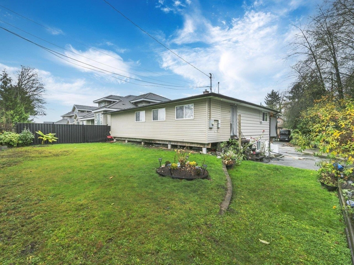 Laundry Room Photo of 13229 87b Avenue, Surrey, BC