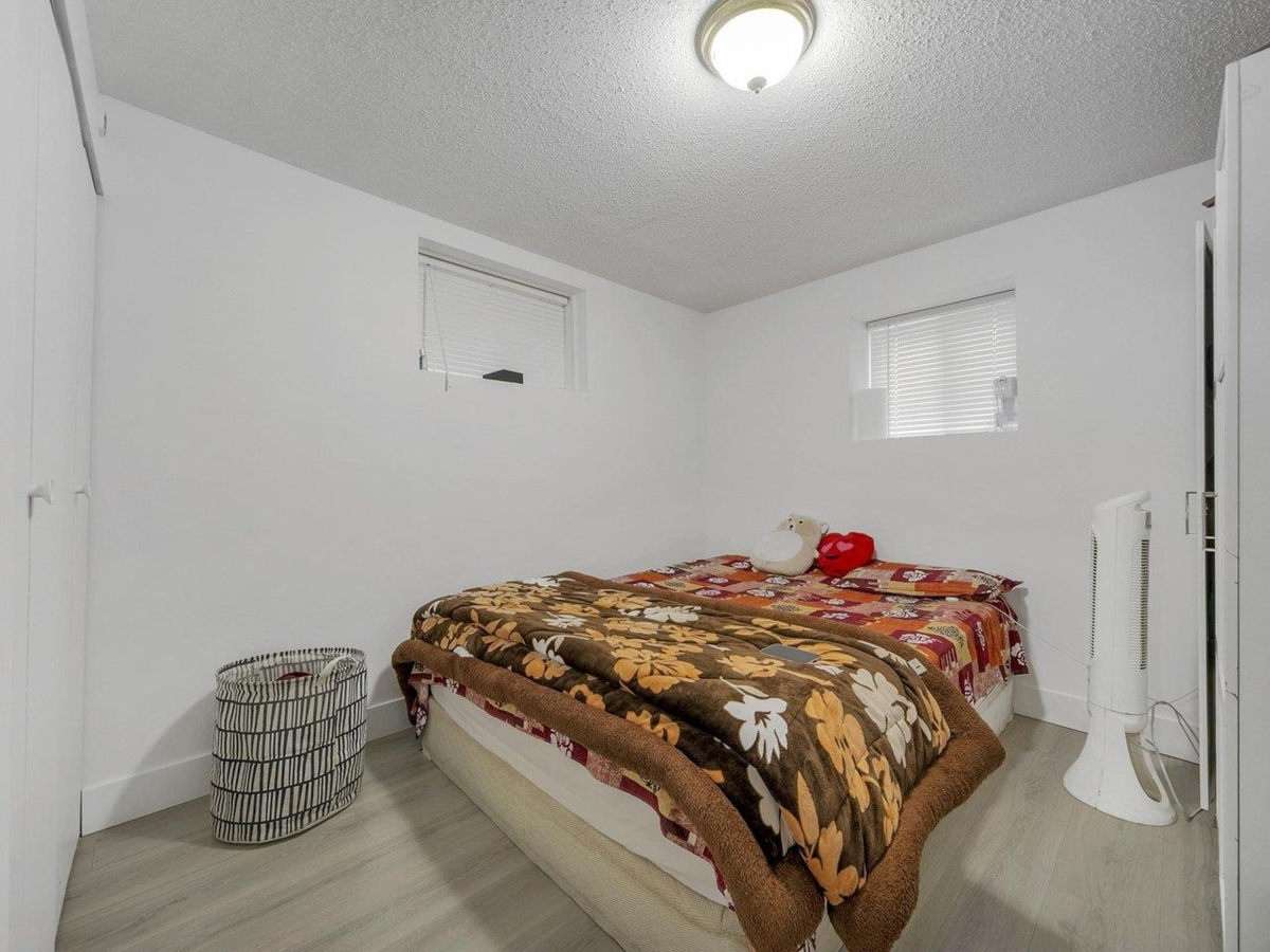 Powder Room Photo of 13229 87b Avenue, Surrey, BC