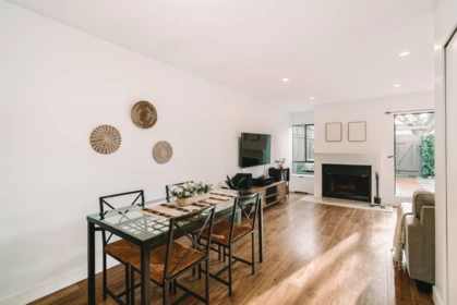 Breakfast Nook Photo of 19 230 W 14th Street, North Vancouver, BC