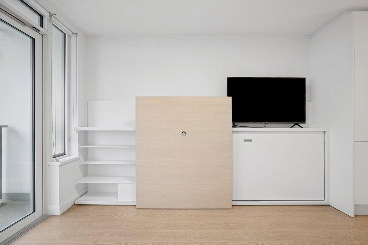 Kitchen Island Photo of 2607 908 Quayside Drive, New Westminster, BC