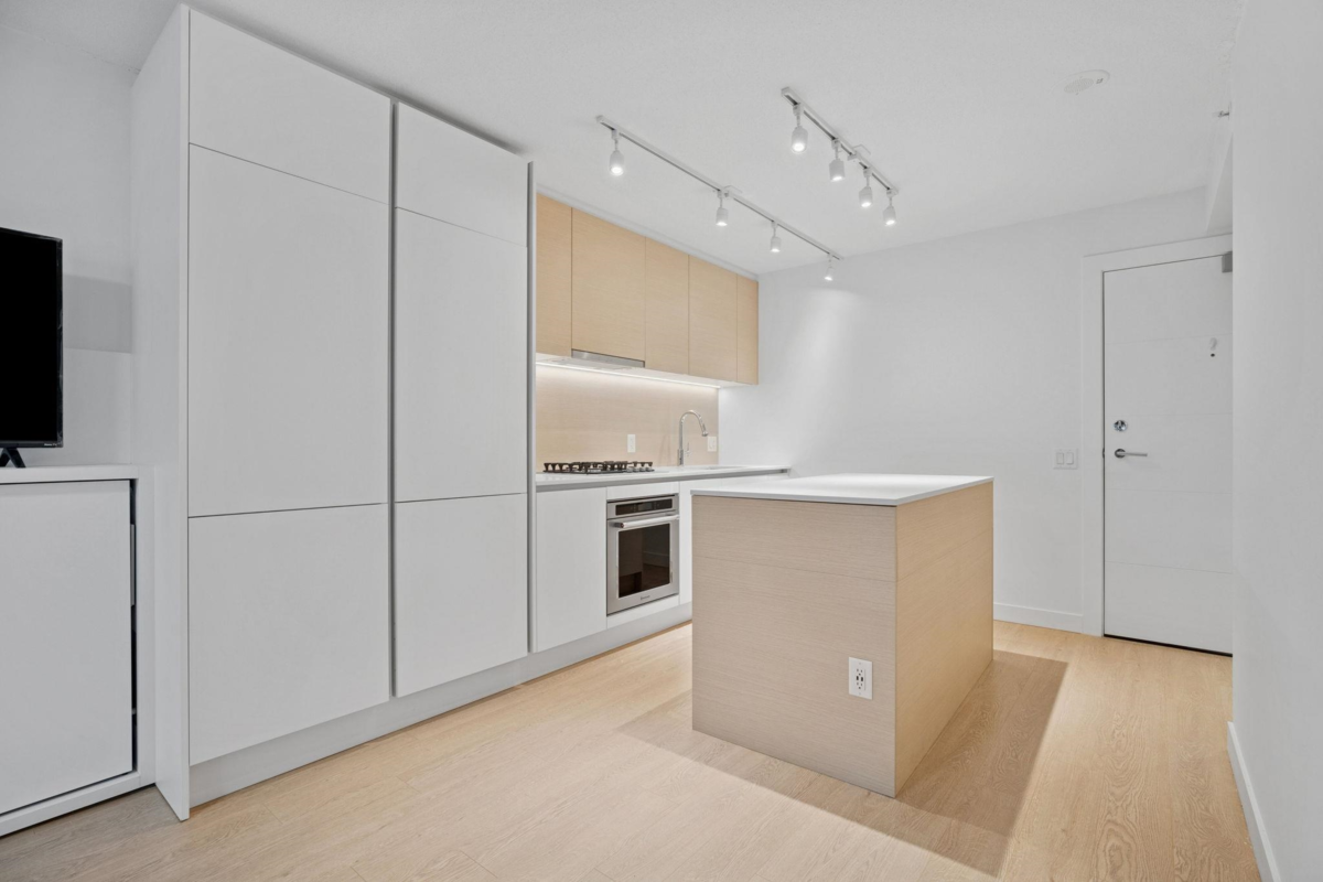 Primary Bathroom Photo of 2607 908 Quayside Drive, New Westminster, BC