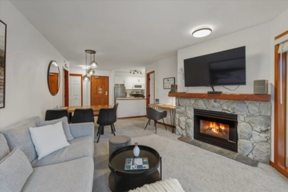 442 4800 Spearhead Drive, Whistler, BC, Whistler — Apartment/Condo for sale