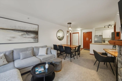 442 4800 Spearhead Drive, Whistler, BC, Whistler — Apartment/Condo for sale