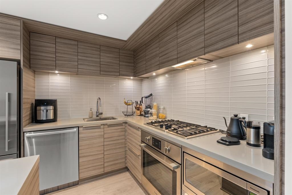 Exterior Rear Photo of 1909 1550 Fern Street, Vancouver, BC