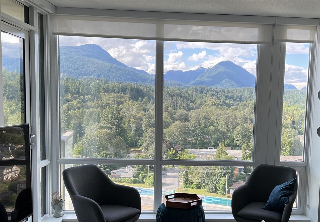 Kitchen Island Photo of 1909 1550 Fern Street, Vancouver, BC