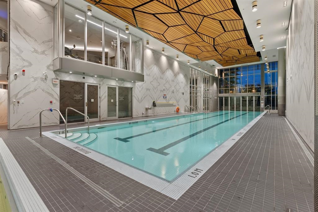 Walk-In Closet Photo of 1909 1550 Fern Street, Vancouver, BC