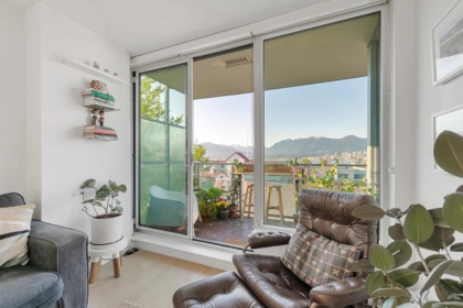 302 933 E Hastings Street, Vancouver, BC