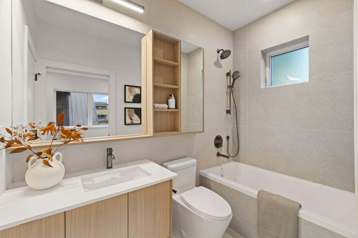 Breakfast Nook Photo of 2 1945 E 13th Avenue, Vancouver, BC