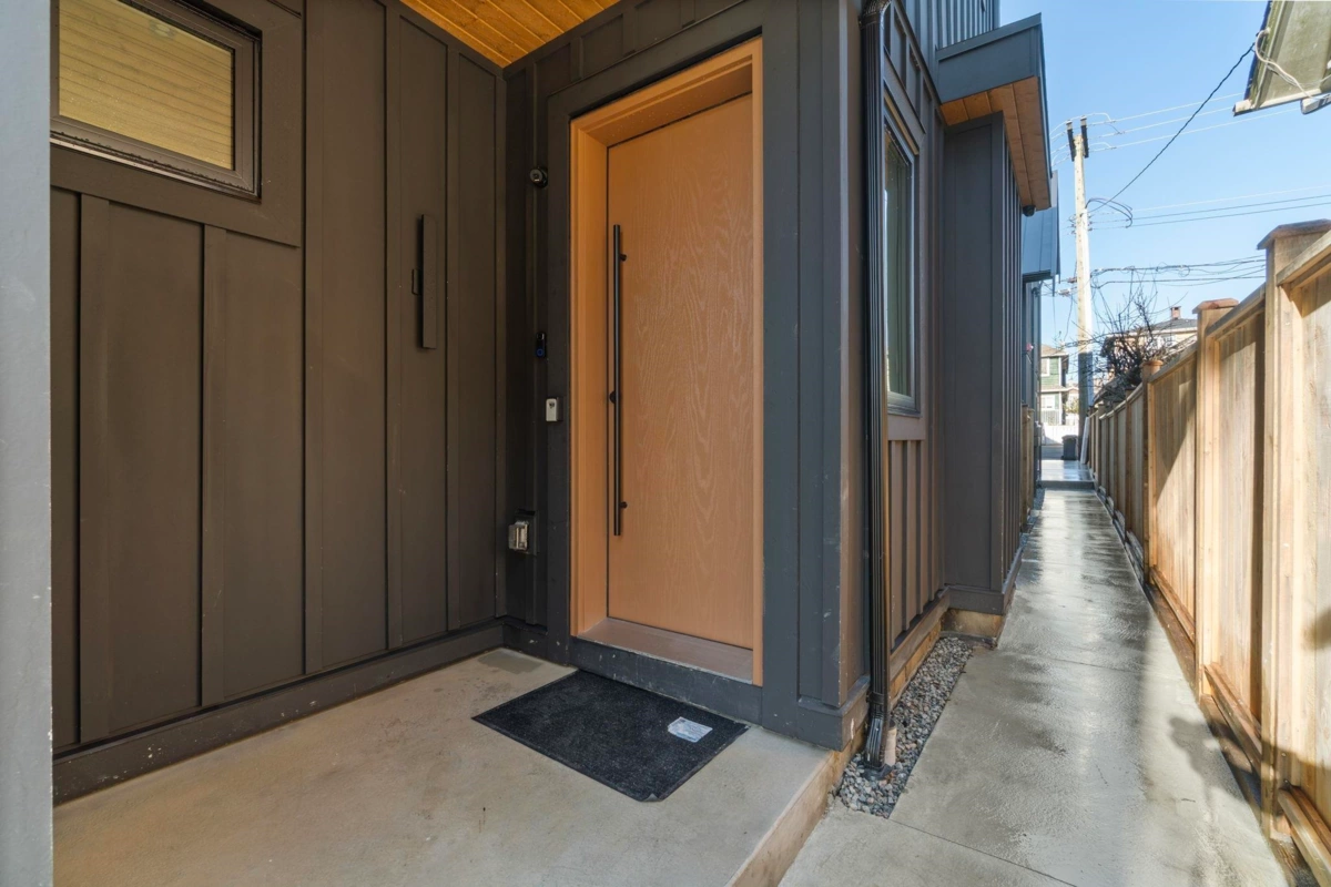 Guest Bathroom Photo of 2 1945 E 13th Avenue, Vancouver, BC