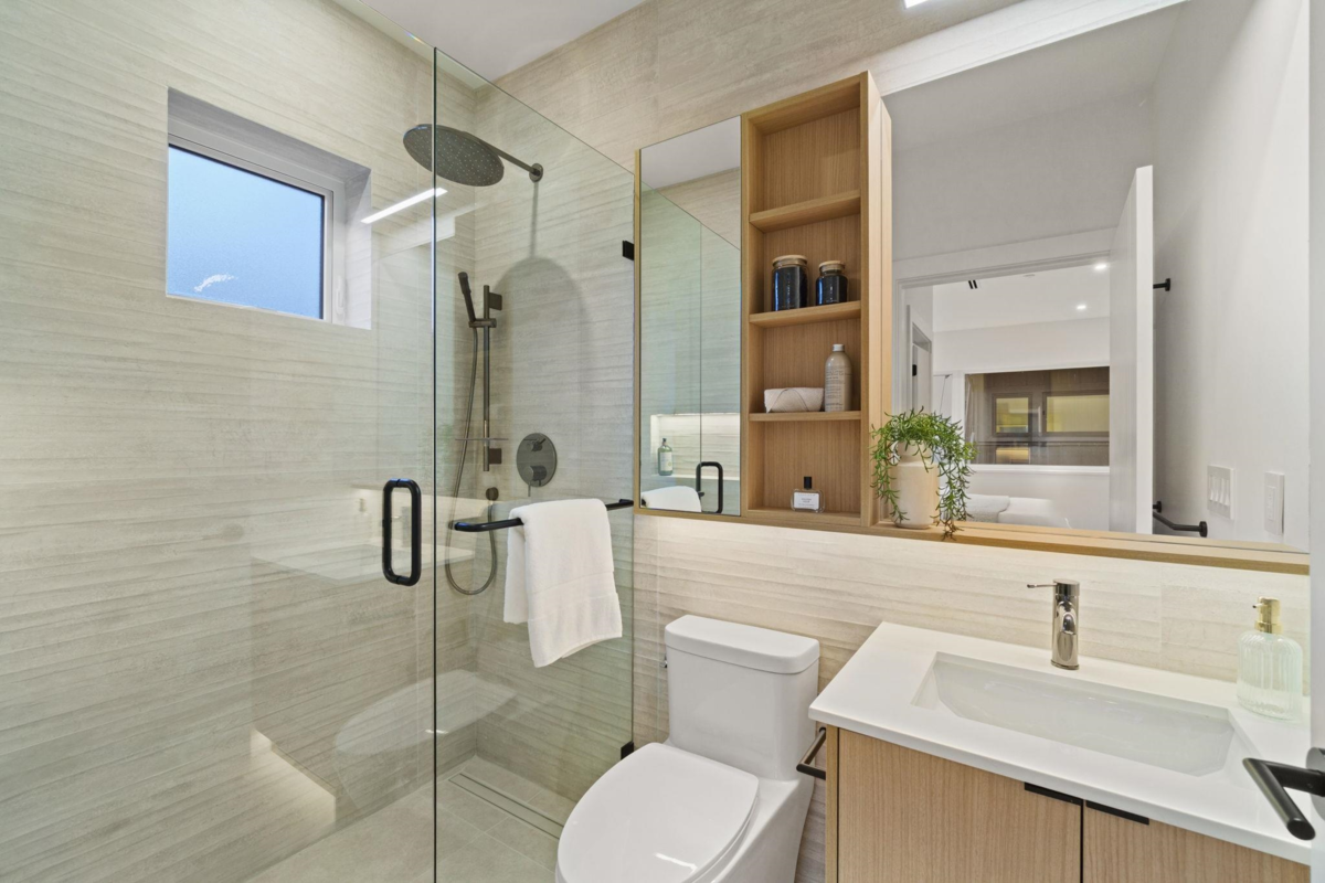 Kitchen Island Photo of 2 1945 E 13th Avenue, Vancouver, BC