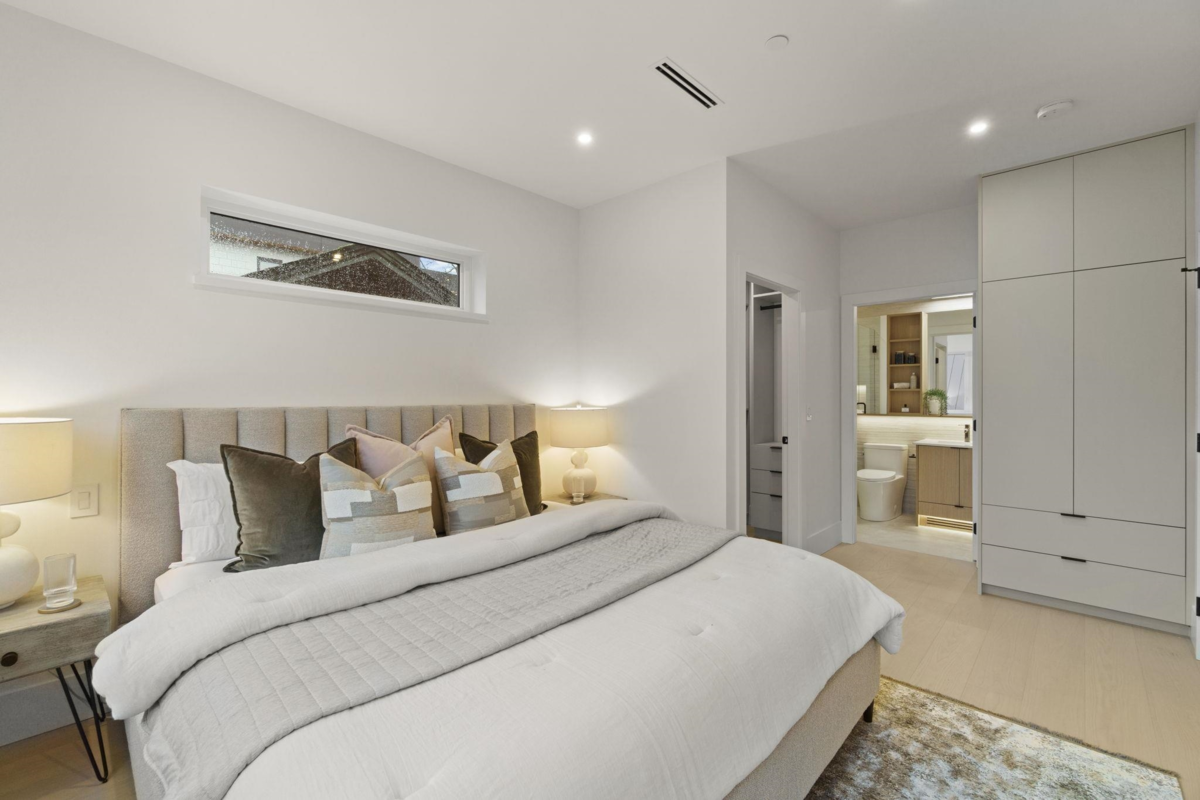 Kitchen Photo of 2 1945 E 13th Avenue, Vancouver, BC