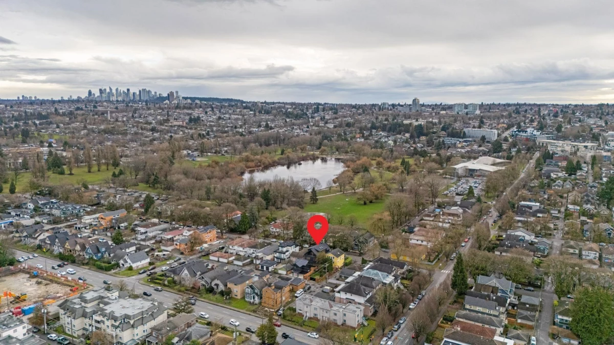 Powder Room Photo of 2 1945 E 13th Avenue, Vancouver, BC