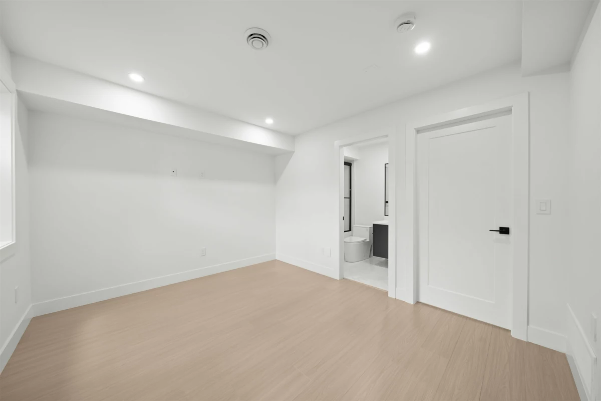 Entry Foyer Photo of 2 314 Nelson Street, Coquitlam, BC