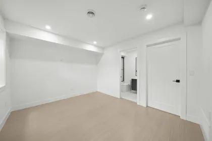 Entry Foyer Photo of 2 314 Nelson Street, Coquitlam, BC
