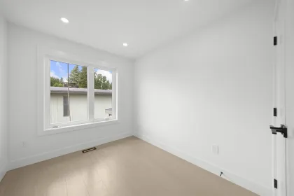 Guest Bathroom Photo of 2 314 Nelson Street, Coquitlam, BC